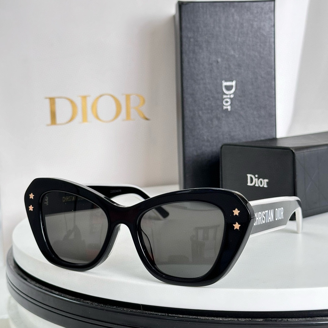 Customizing Your Sunglasses Dupes: How to Create a Signature Look with Your Eyewear