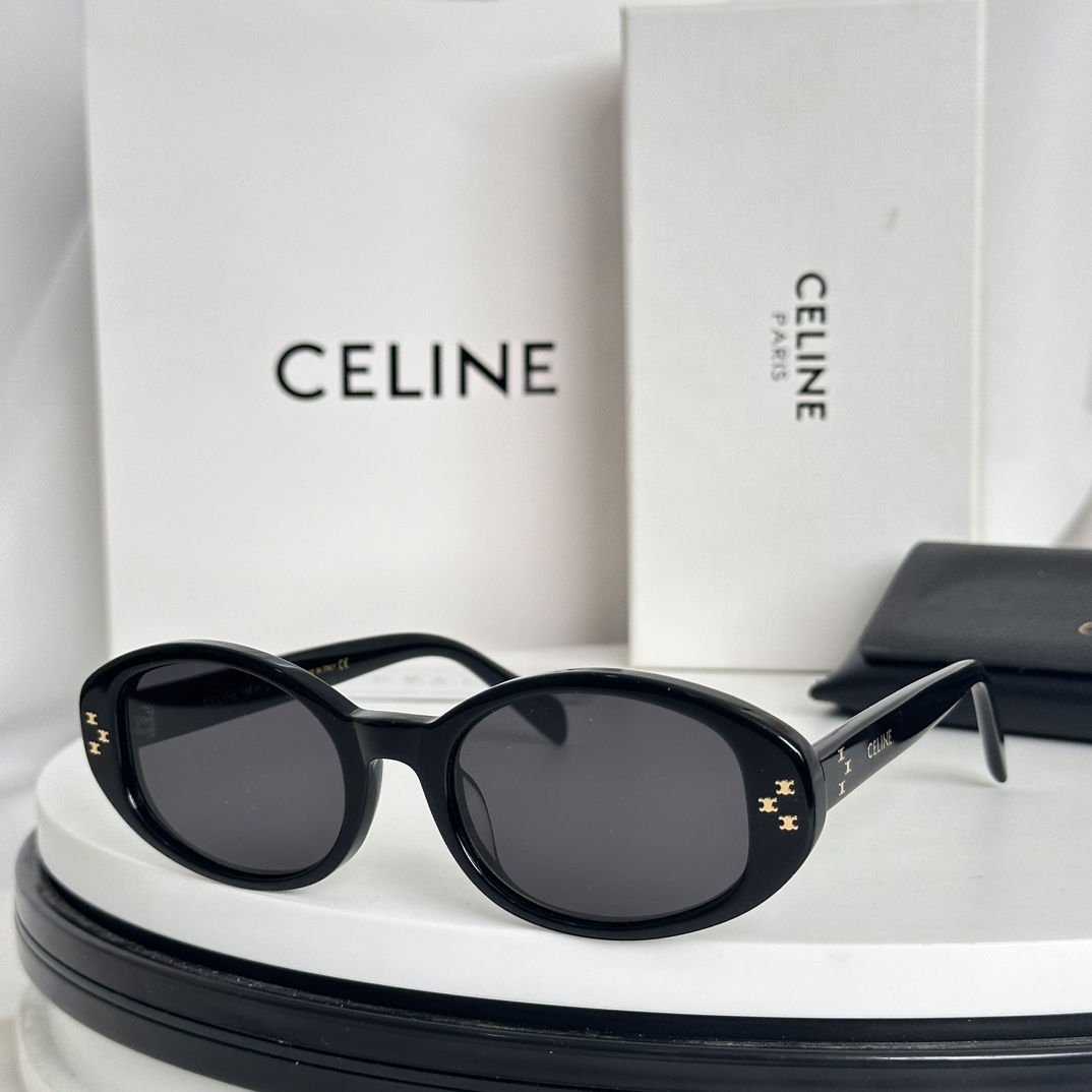 Finding Authentic-Looking Sunglasses Dupes: The Impact of Customization on Brand Loyalty