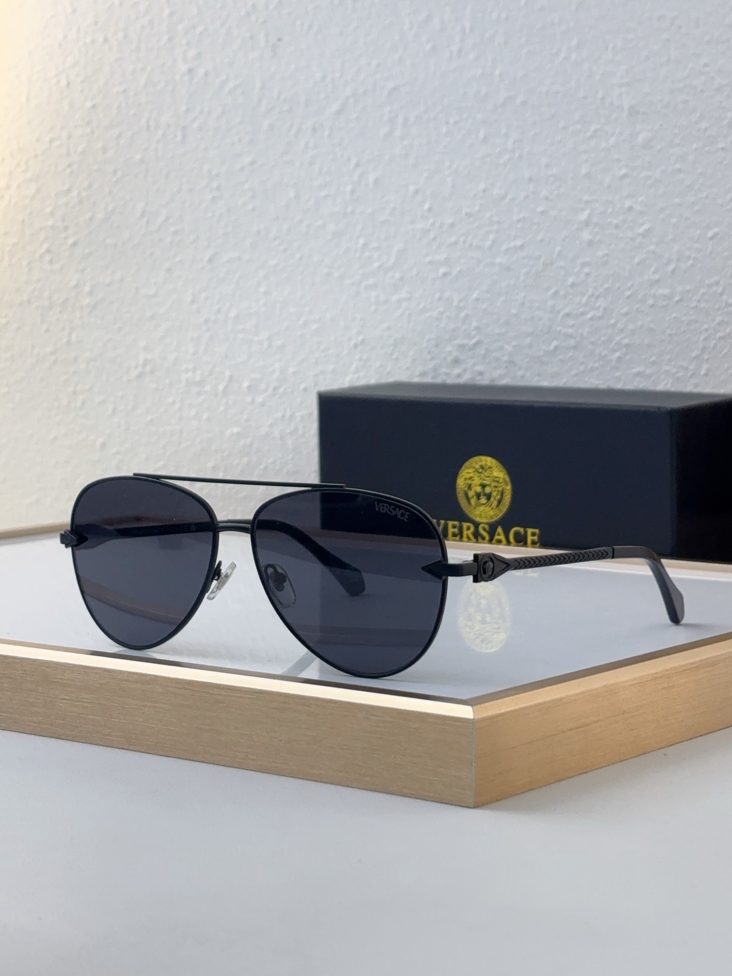 DIY Sunglass Holder from Recycled Materials: Connect with Fellow Eyewear Enthusiasts