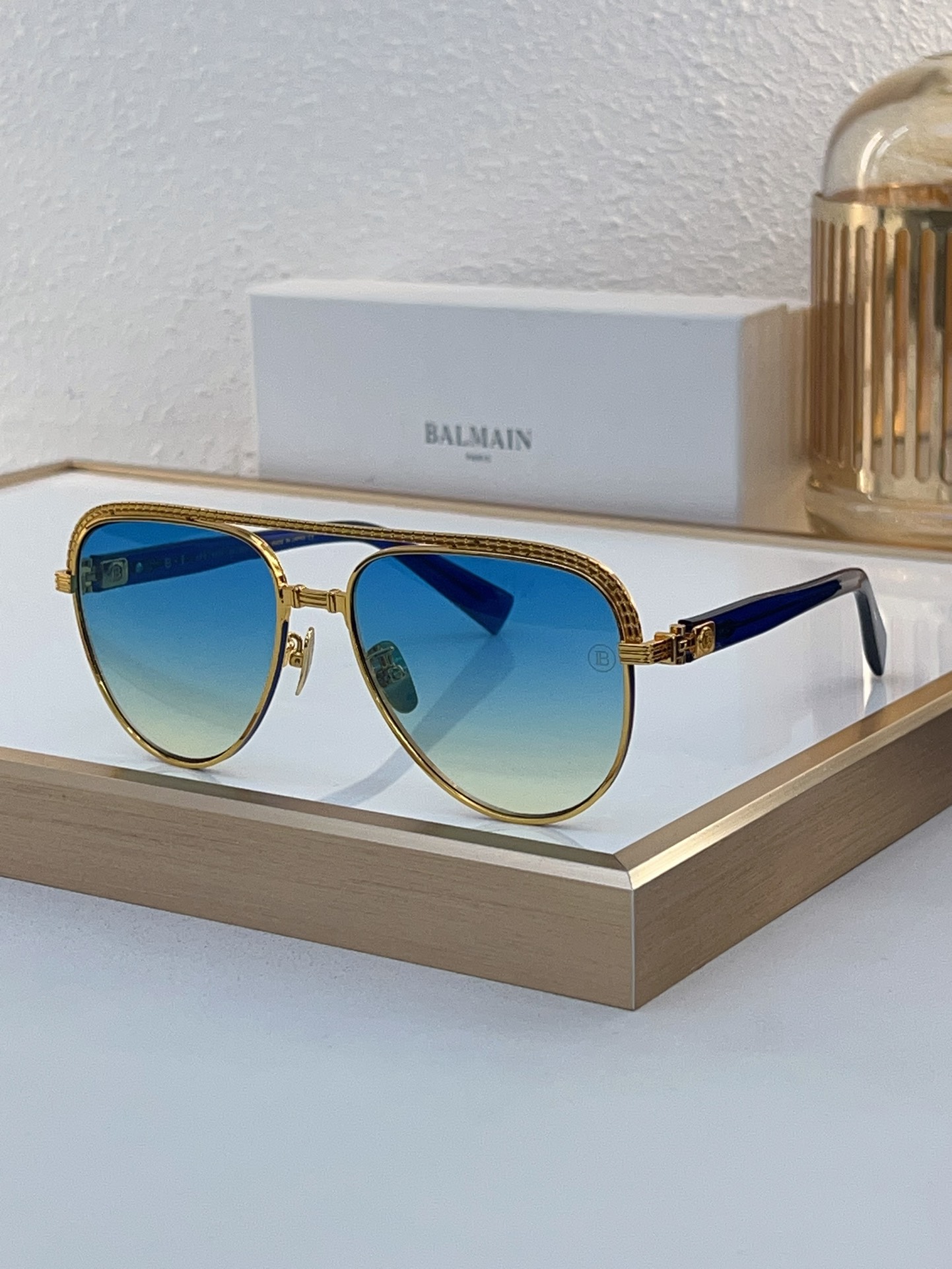 Navigating Ethics and Creativity: Buying Replica Sunglasses and Crafting a DIY Display Case